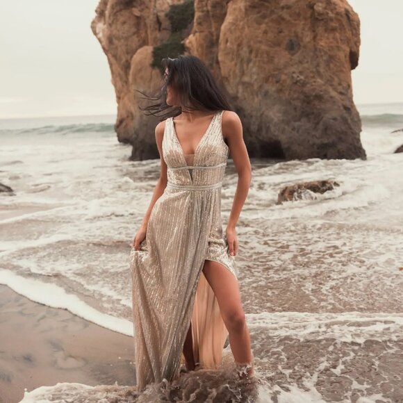 Mac Duggal Elegant Silver Evening Gown - Picture 3 of 7